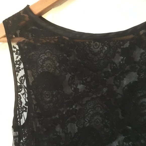 ❌SOLD❌ Black sleeveless floral lace fit’n’flare dress - Picture 2 of 7